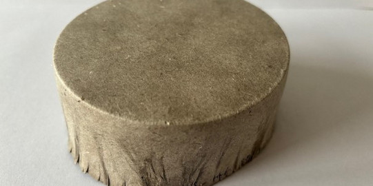 Umgeformte Schale aus einem Hanflaborblatt