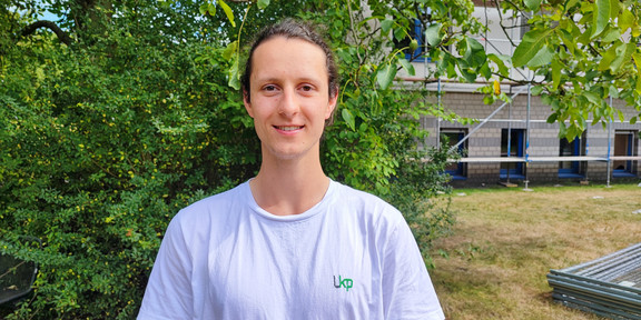 Portrait von Tilman Fischer vor dem MB1